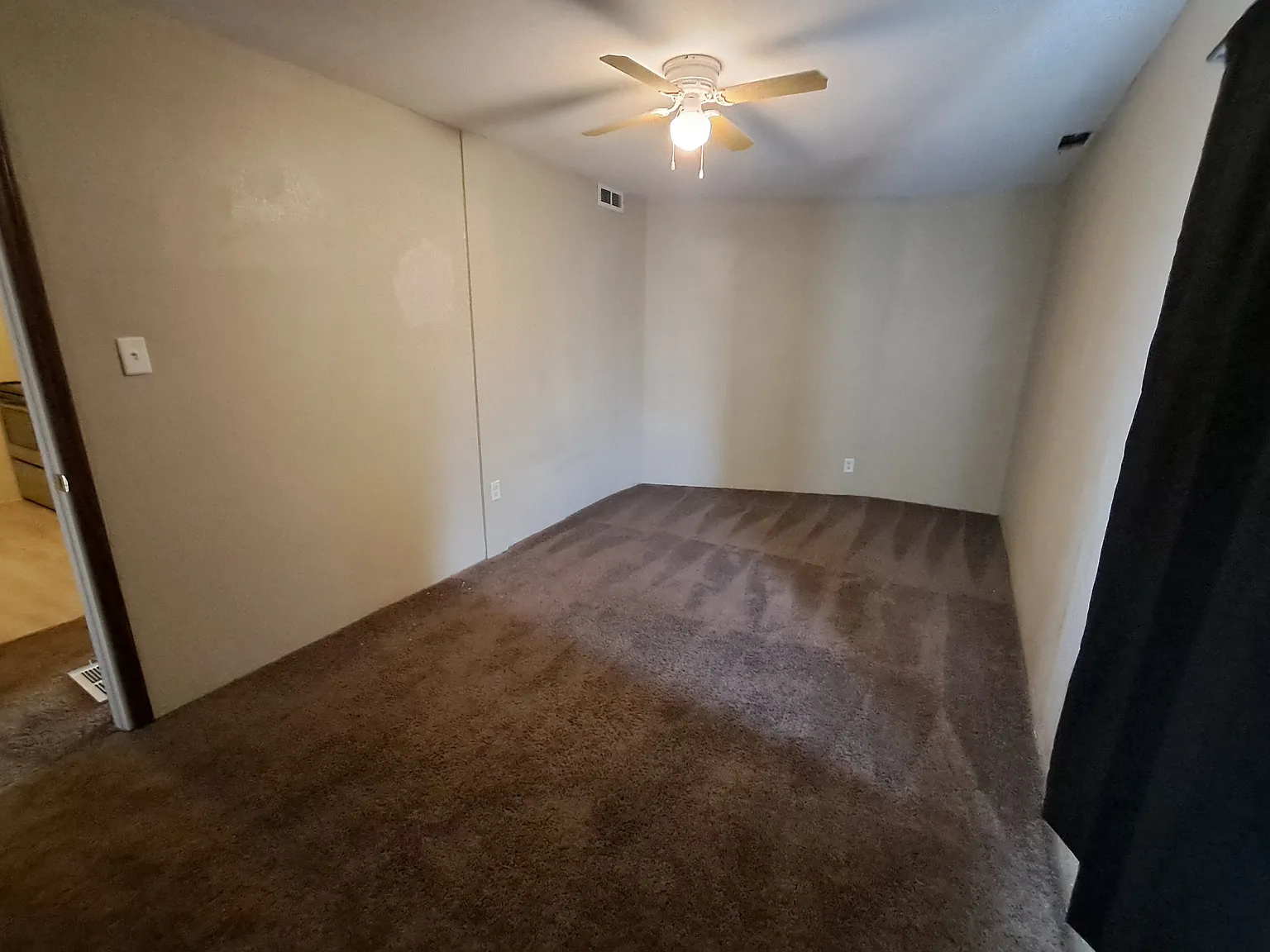 3 bed, 1.0 bath, $900 — Photo 4