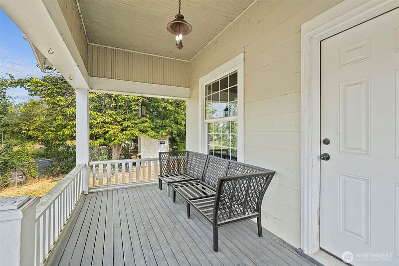 4th image of 2101 Henkle Street