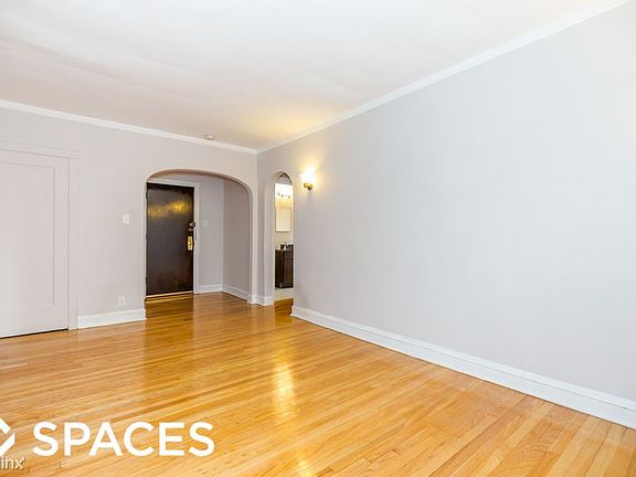 3rd image of 2112 W Ainslie St APT 2S