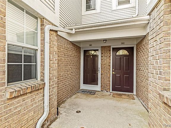 2nd image of 213 Oakbrooke Dr