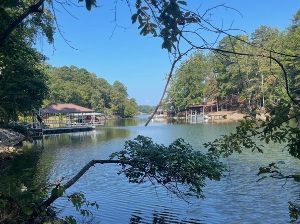 1 Lakeridge Ln, Talladega, AL 35160