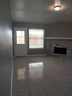 3 bed, 2.0 bath, 1619 sqft, $2,200 — Photo 4