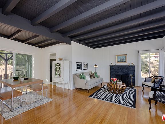 5th image of 4651 Castle Crest Dr