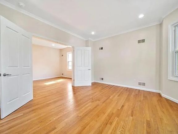 5th image of 35 Hilliard Ave