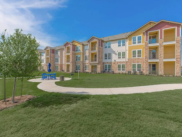 McKinney Falls Apartments — Photo 5