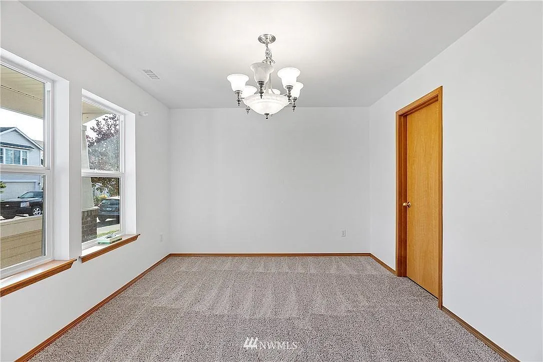 3 bed, 2.5 bath, 2560 sqft, $3,550 — Photo 3