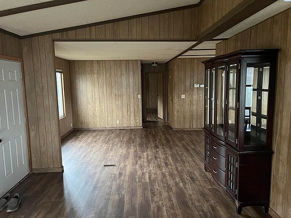 3rd image of 100 NW Parkwood Blvd