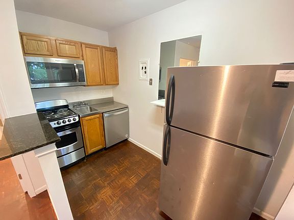 4th image of 240-242 W 8th Ave #242-U