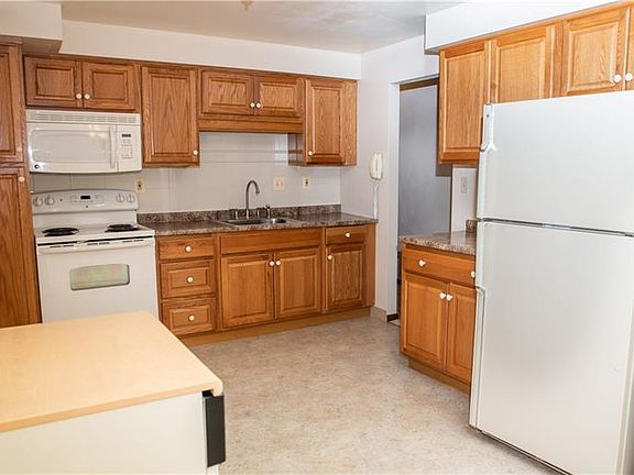 3rd image of 38 Fitch Ln