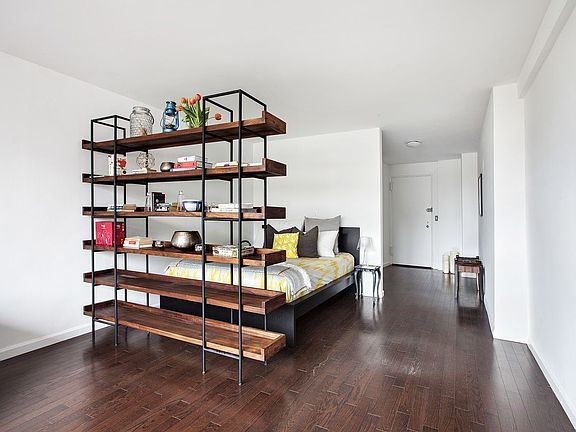 3rd image of 61 Jane St #7S