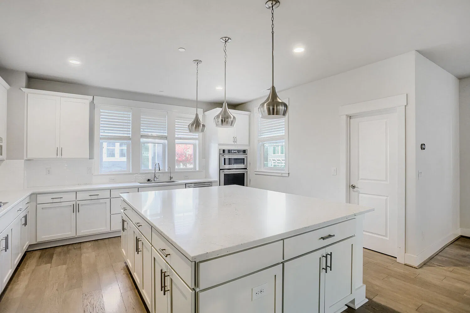 4 bed, 3.5 bath, 2190 sqft, $4,995 — Photo 4
