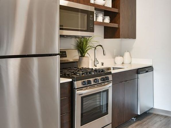 600 University Ave SE #407