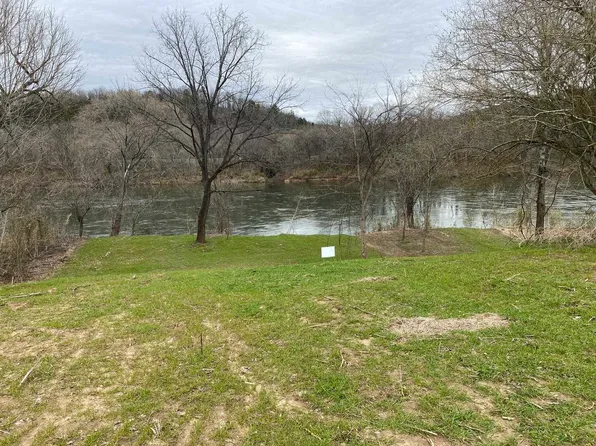 953 McPhearson Ter, Calico Rock, AR 72519