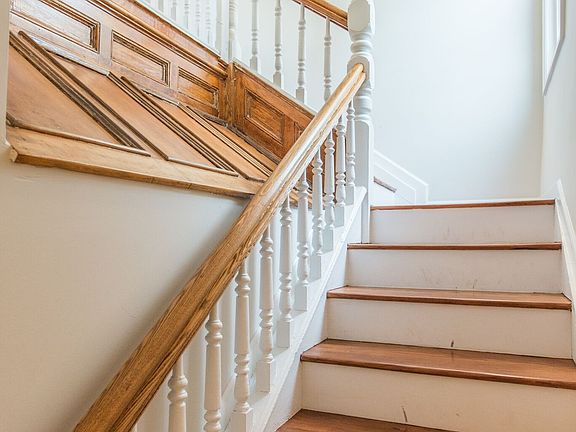 Unit 2: Entry/Staircase