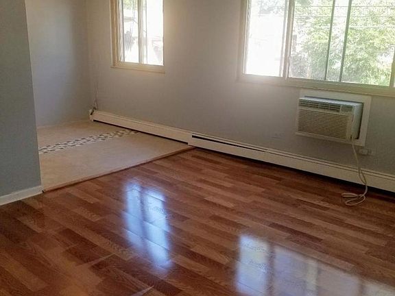 5th image of 8343 S King Dr APT 2D
