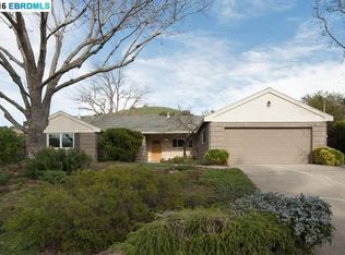 1099 Larch Ave, Moraga, CA 94556