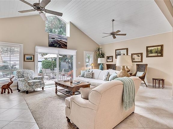2nd image of 110 Chinaberry Ln