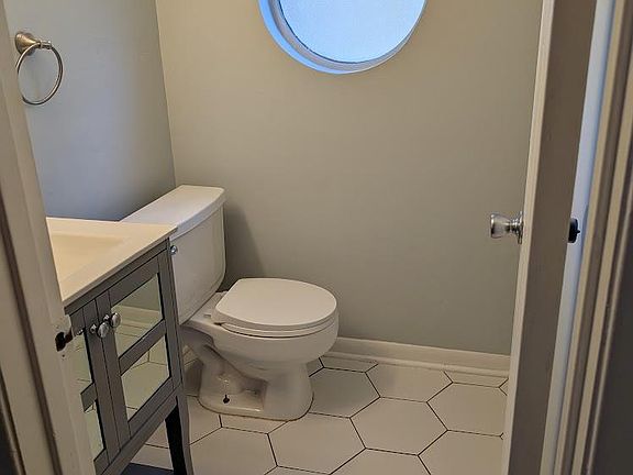 5th image of 2102 Kirksey Dr APT A