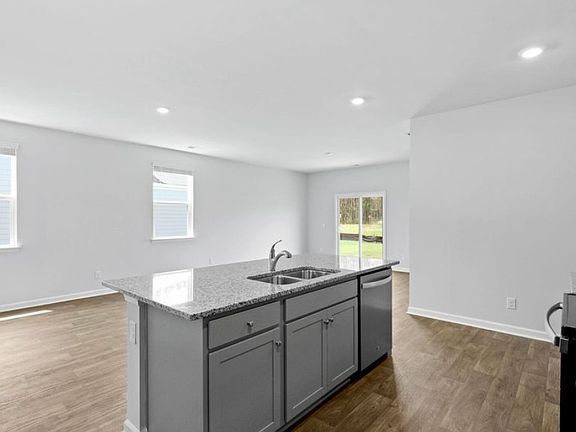 3rd image of 515 Tulip Poplar Dr