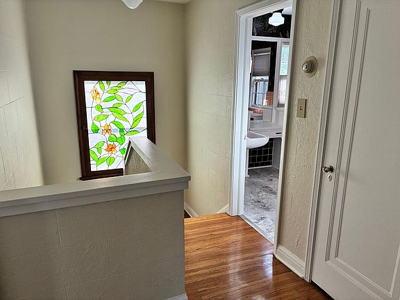 3rd image of 5140 Queen Ave S