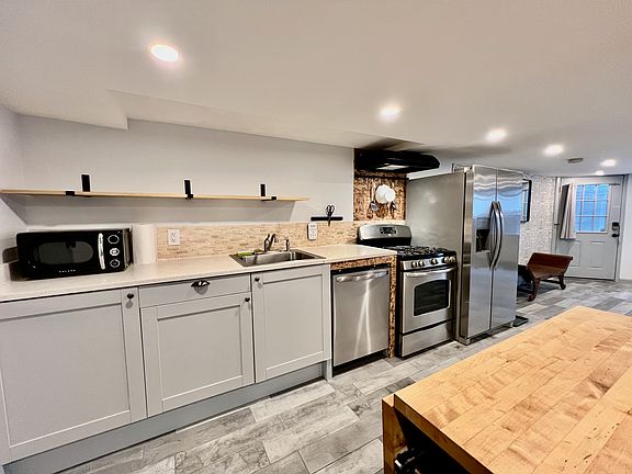 3rd image of 124 Pioneer St #1L