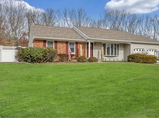 15 Kim Pl, Kings Park, NY 11754