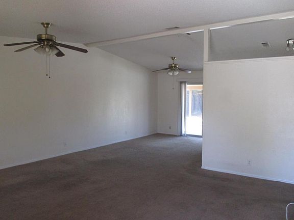 3rd image of 41955 Jennifer Ave
