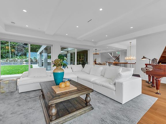 5th image of 565 Robin Hood Rd