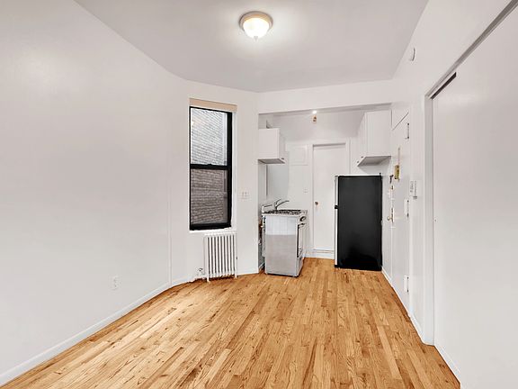 4th image of 1420 3rd Ave APT 4RN
