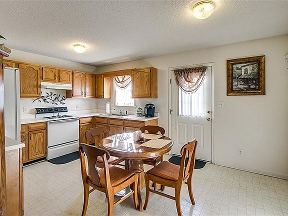 5th image of 2208 Blair Khazan Dr