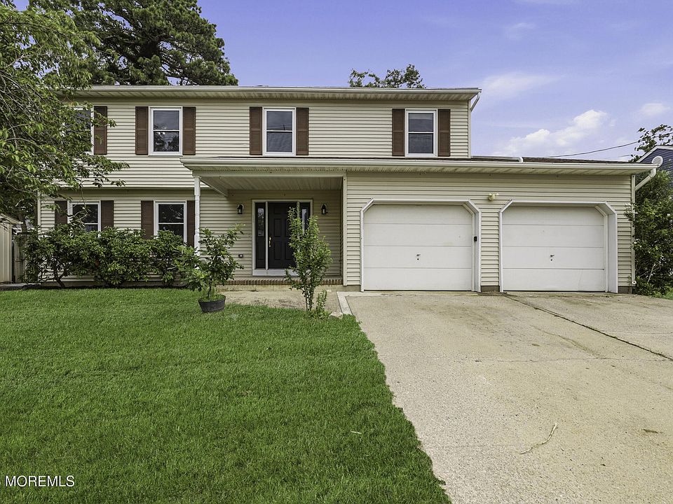 1st image of 829 Mizzen Avenue