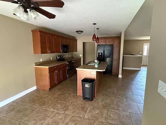 2nd image of 417 Dalhlia Dr
