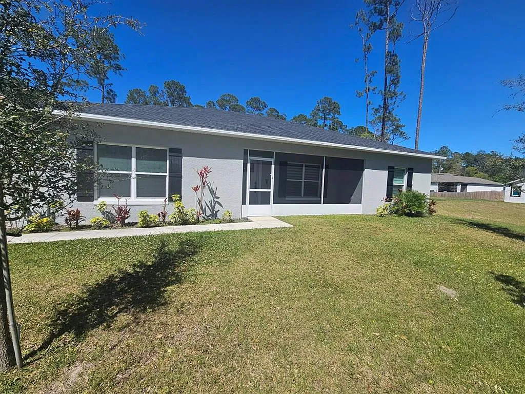 3 bed, 2.0 bath, 1557 sqft, $2,300 — Photo 3