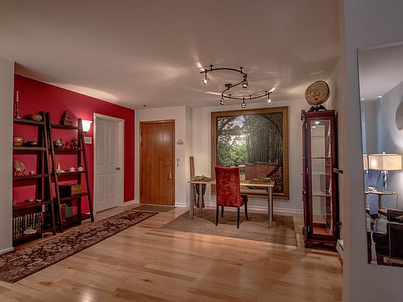 Entry Way w/Lg Hall Closet