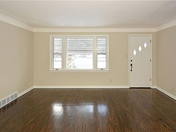 4th image of 3102 Park Dr