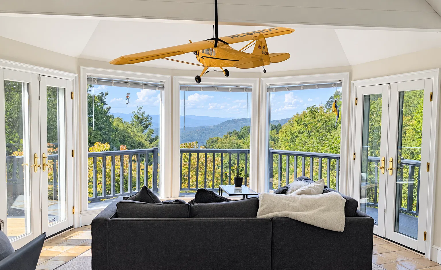 3 bed, 3.5 bath, 3500 sqft, $5,950 — Photo 1