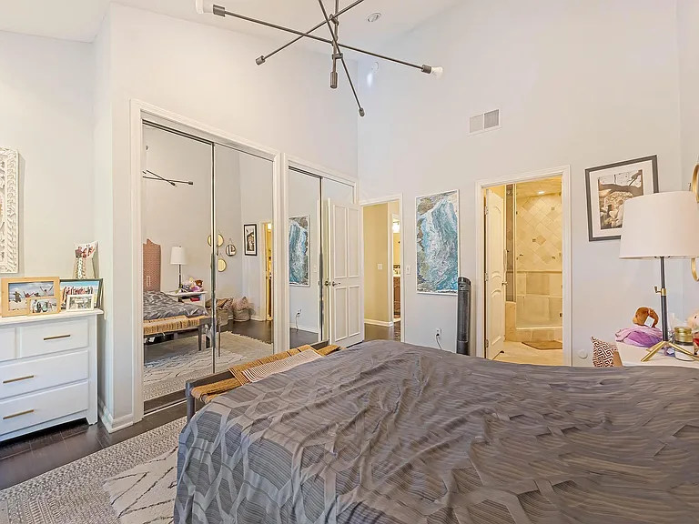 5800 Owensmouth Ave #7 — Photo 23