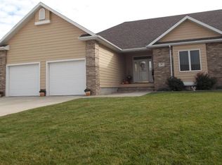 411 Rosewood Cir #4, Grand Island, NE 68803