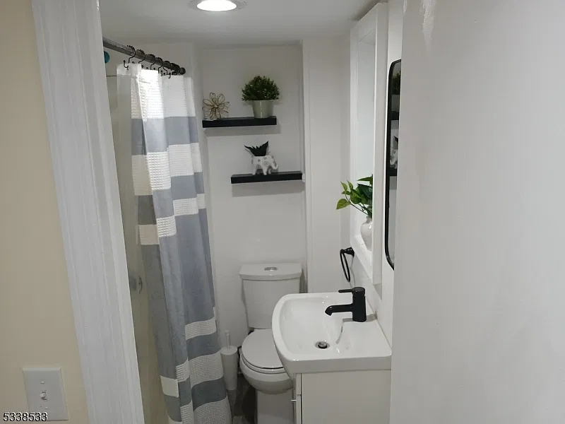 1 bed, 1.0 bath, $1,850 — Photo 2