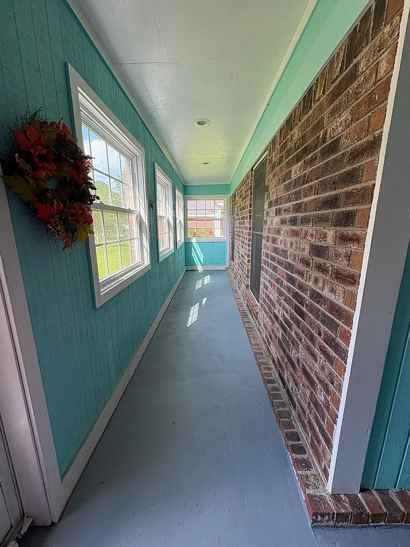 Spacious 3-Bedroom, 2-Bath Home! — Photo 2