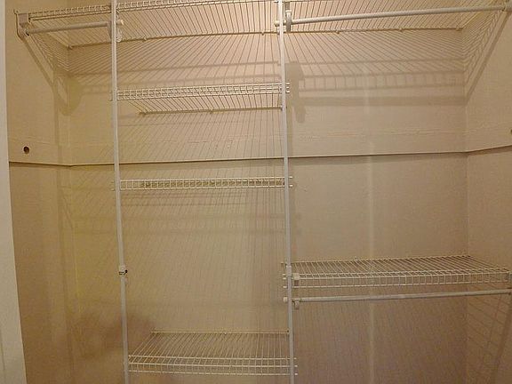 3rd image of 2054 Argyle Ave APT 209