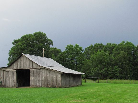 4 stall barn & tack room