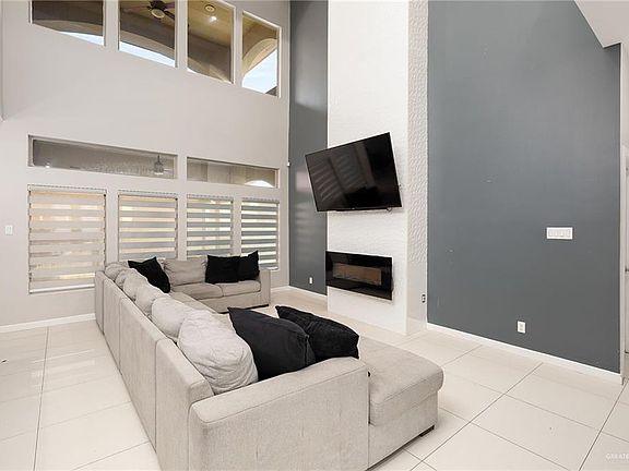 4th image of 1014 Hill Country Rd