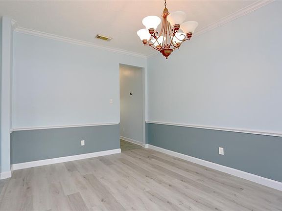 4th image of 3611 Walden Dr