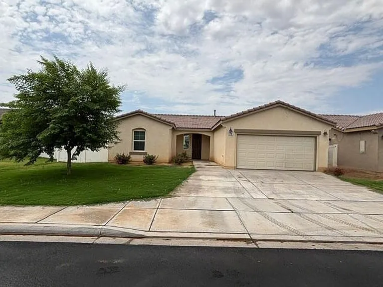 210 Monterey St — Photo 1