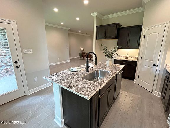 3rd image of 12168 Parc Aux Chenes