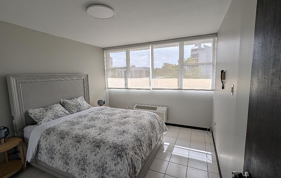 2nd image of 103 Avenida Jose De Diego #403
