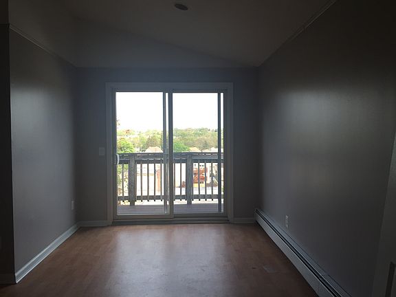 5th image of 136 Farnham Avenue # Fl 2nd