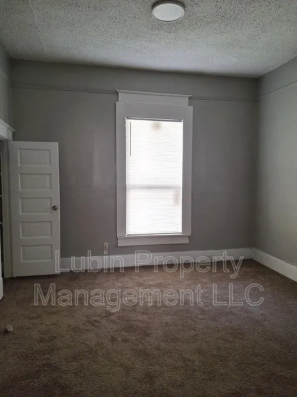 2 bed, 1.0 bath, 953 sqft, $900 — Photo 3