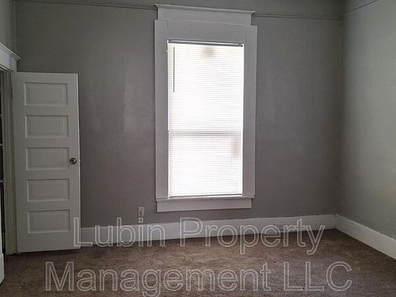 3rd image of 3428 Vernon Ave